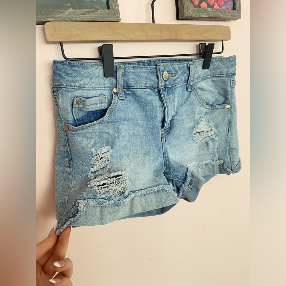 Celebrity Pink Jean Shorts - shorty - size 5/27